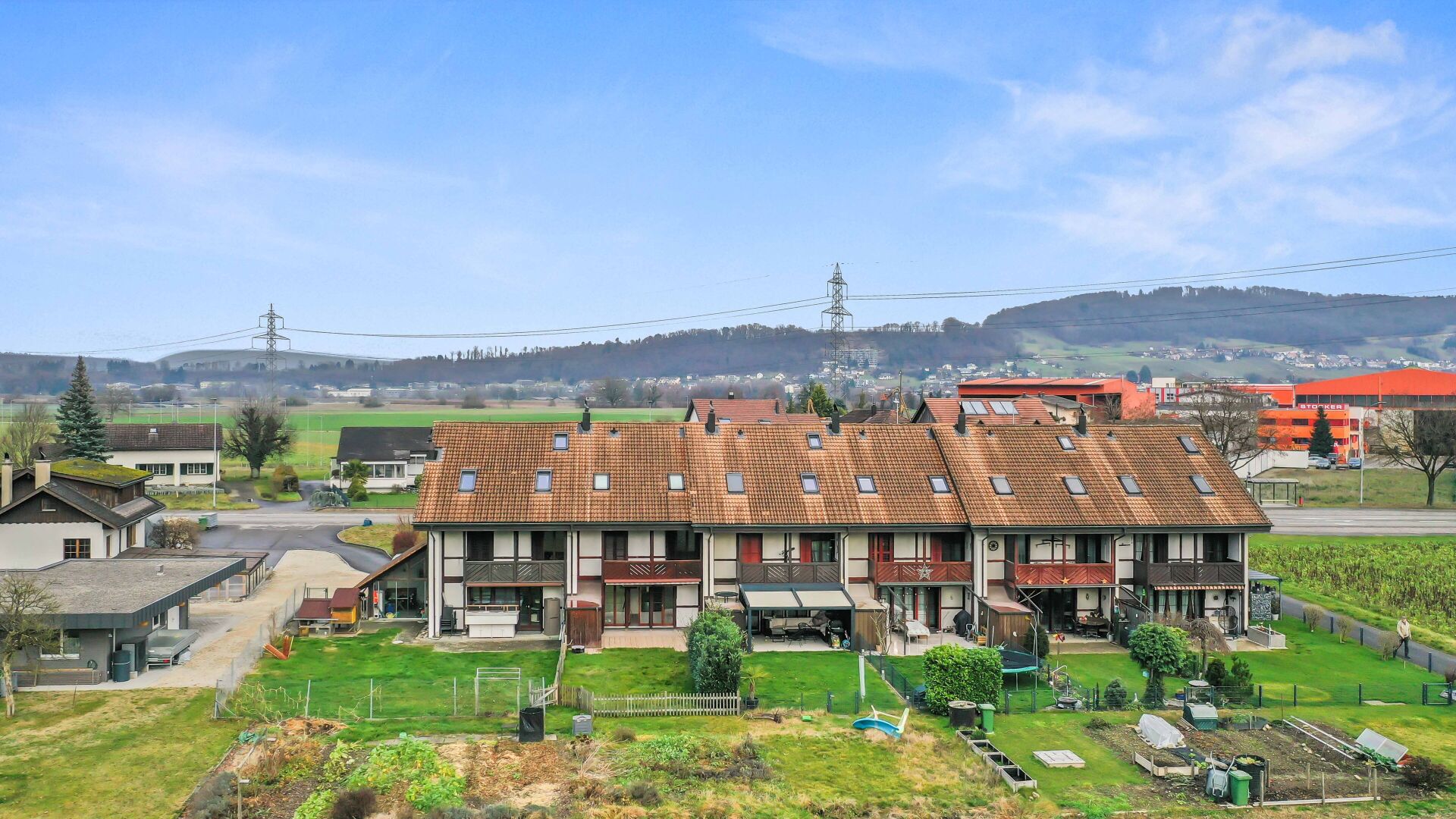 Reihenhaus mit Gärten in ländlicher Umgebung
