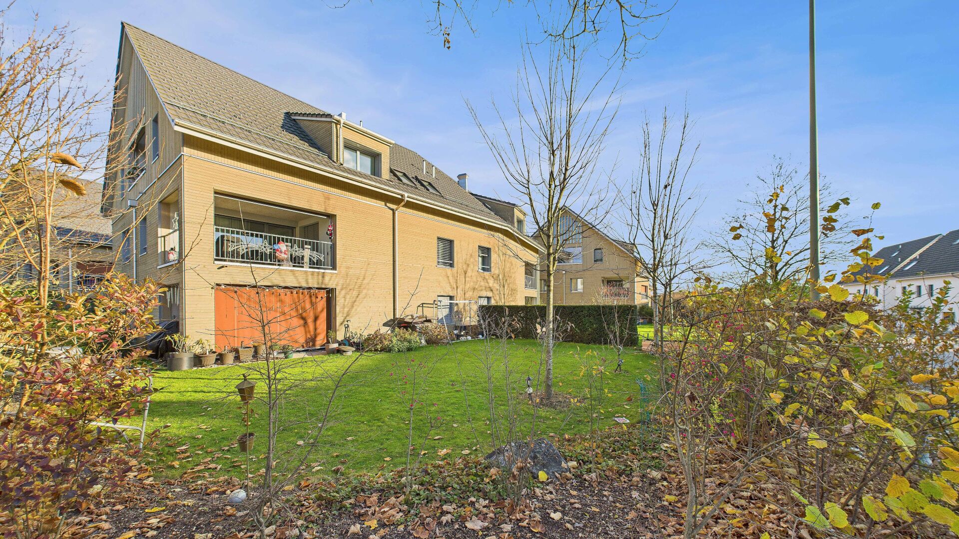 Wohnhaus mit Garten
