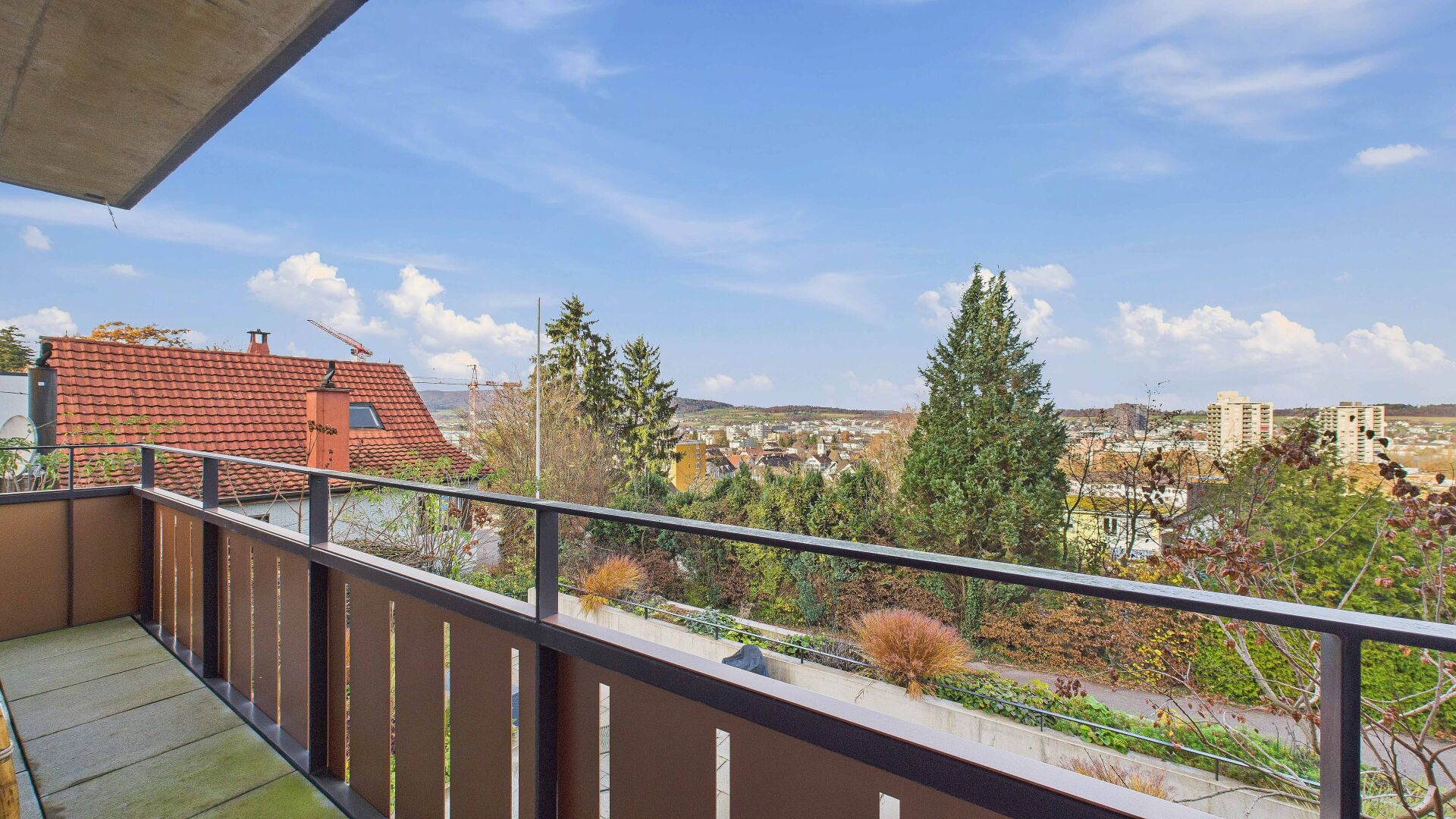 Balkon mit Stadtblick