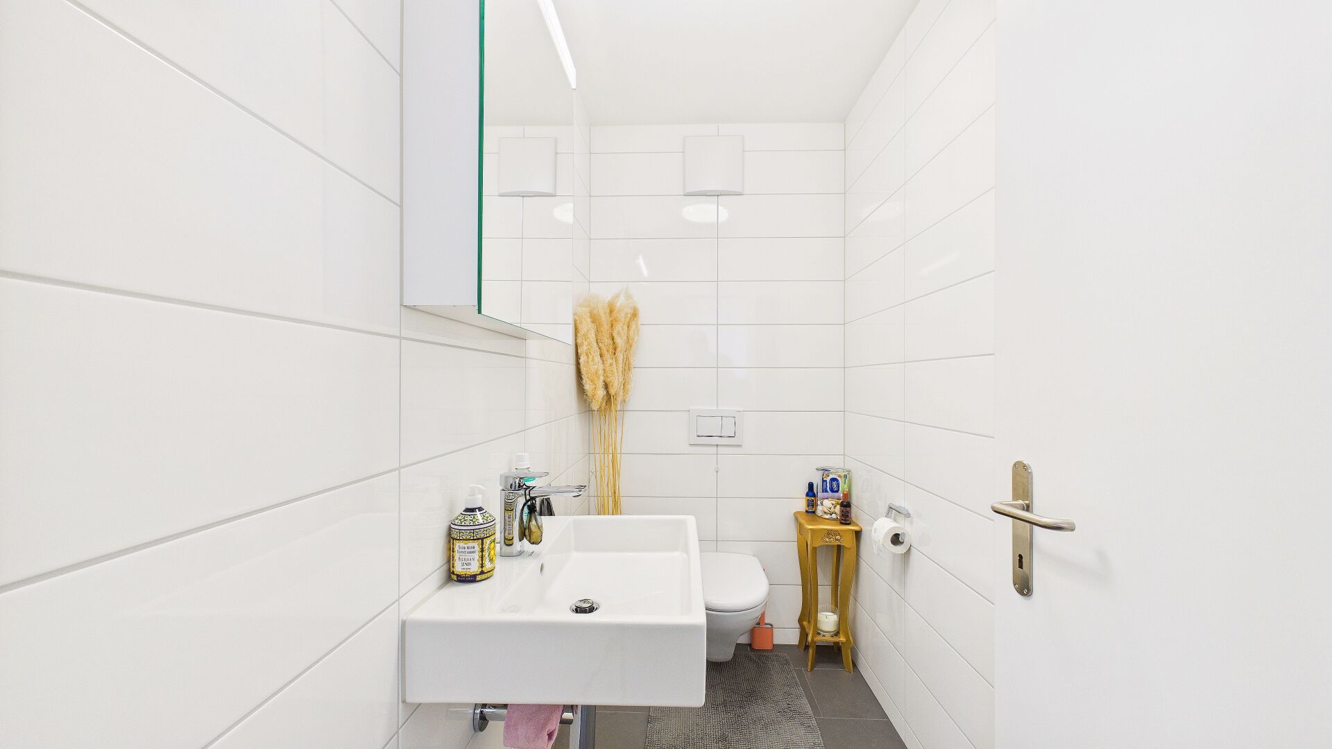 Kleines modernes Gäste-WC
