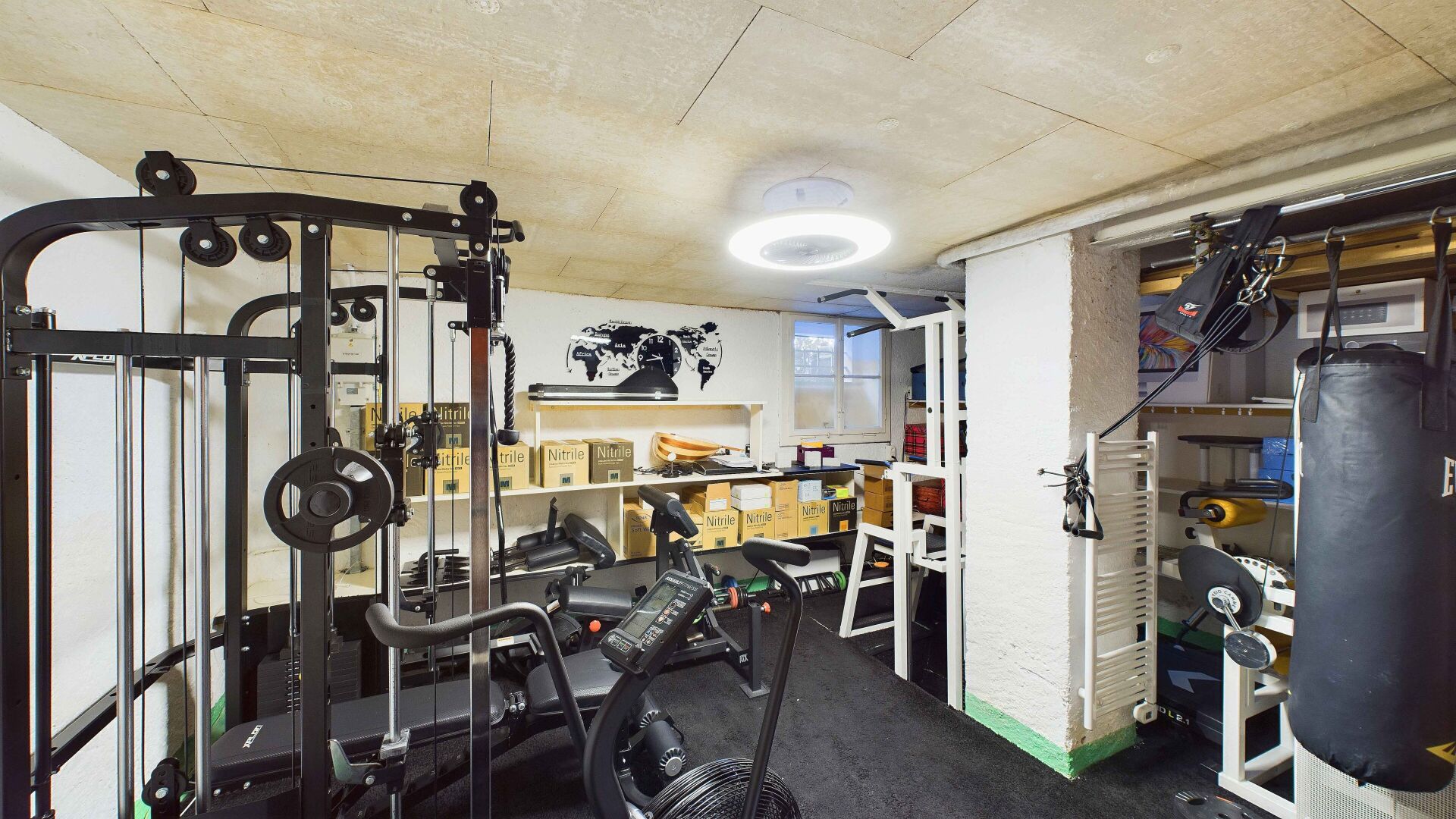 Heimtrainingsraum im Keller