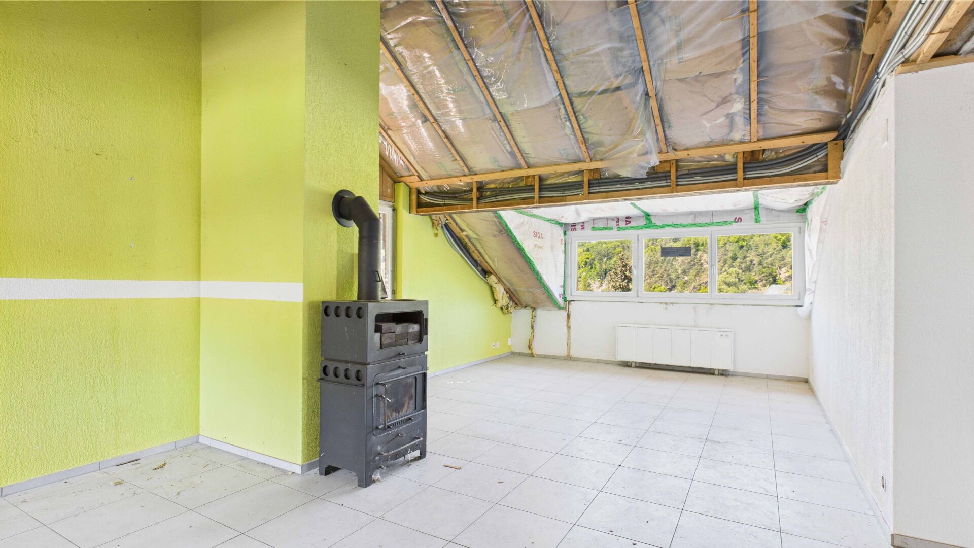 Ausbaupotenzial im Dachgeschoss mit Ofen