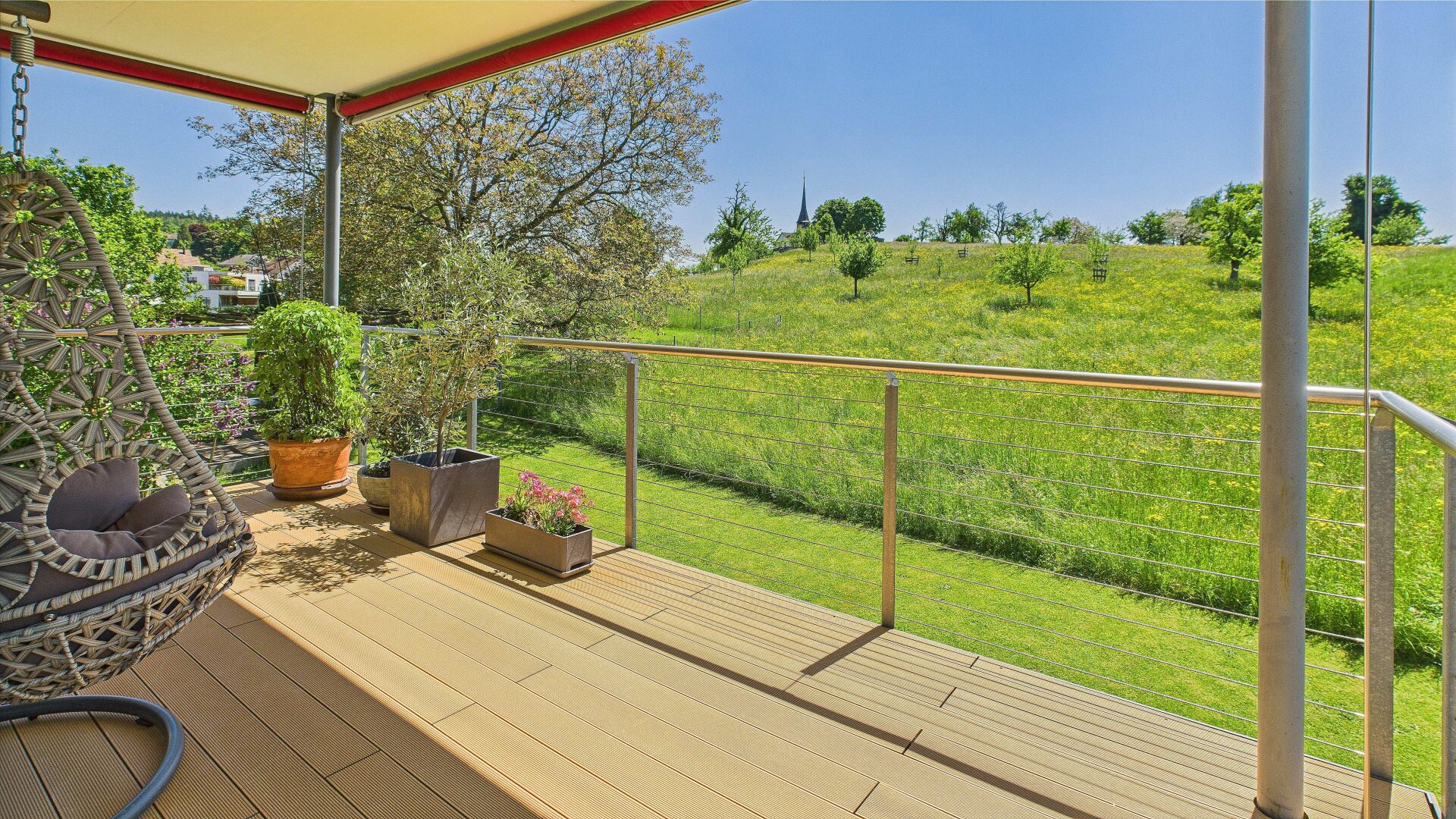 Balkon mit Weitblick ins Grüne