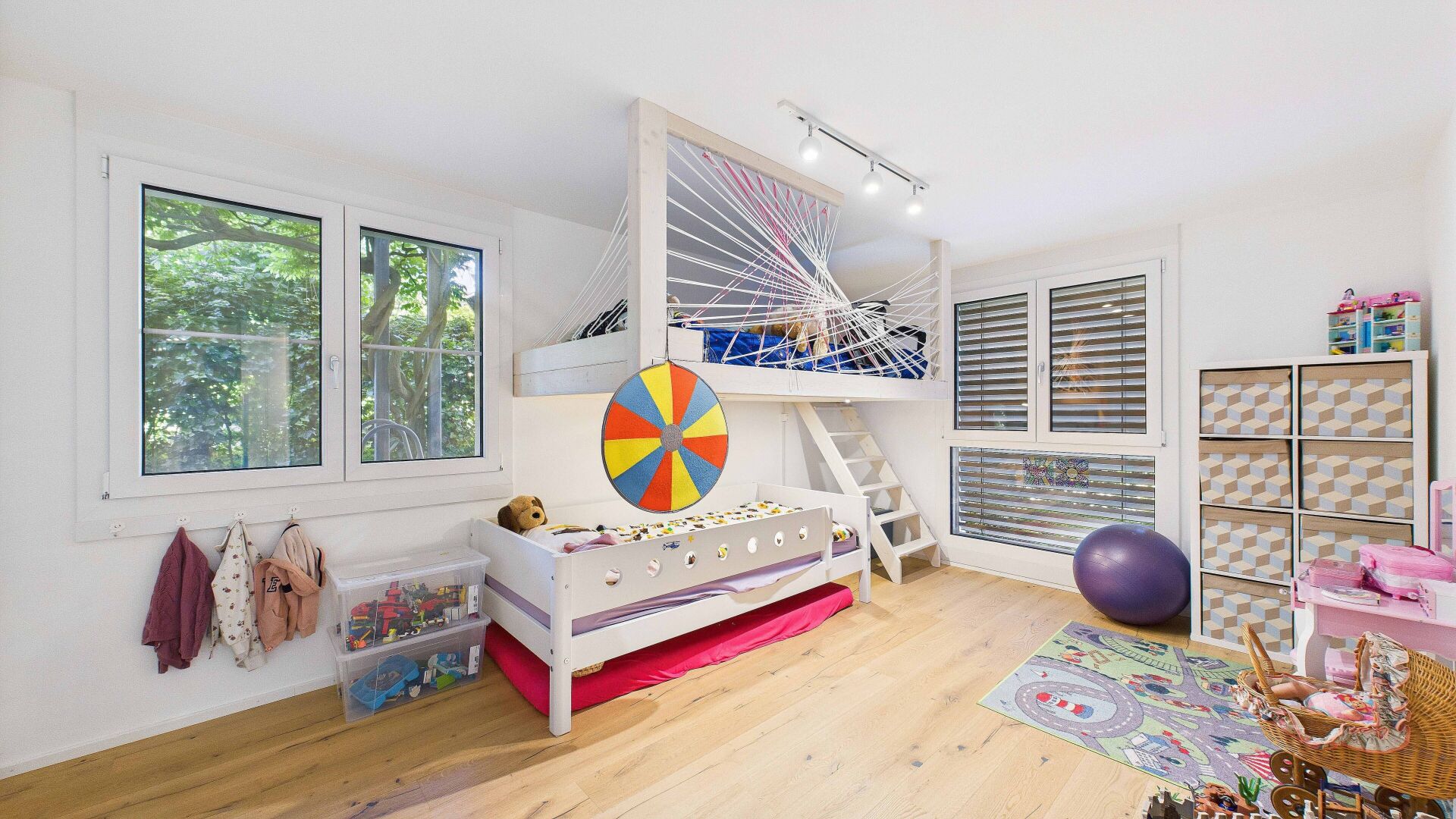 Kinderzimmer mit Hochbett