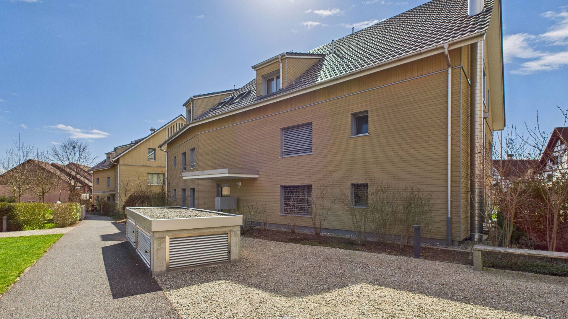 Wohnhaus mit Gemeinschaftsaußenanlage