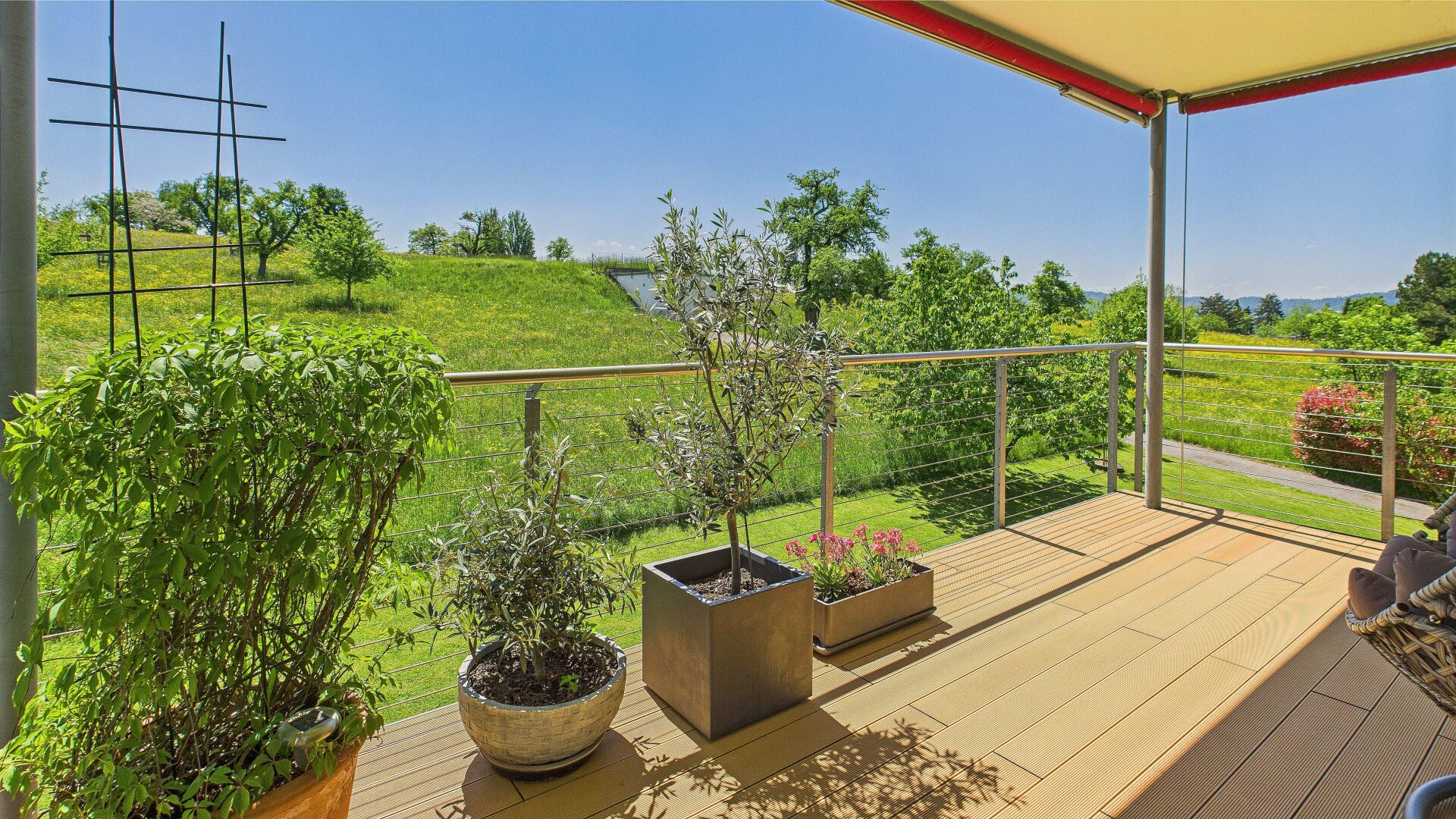 Balkon mit Grünblick