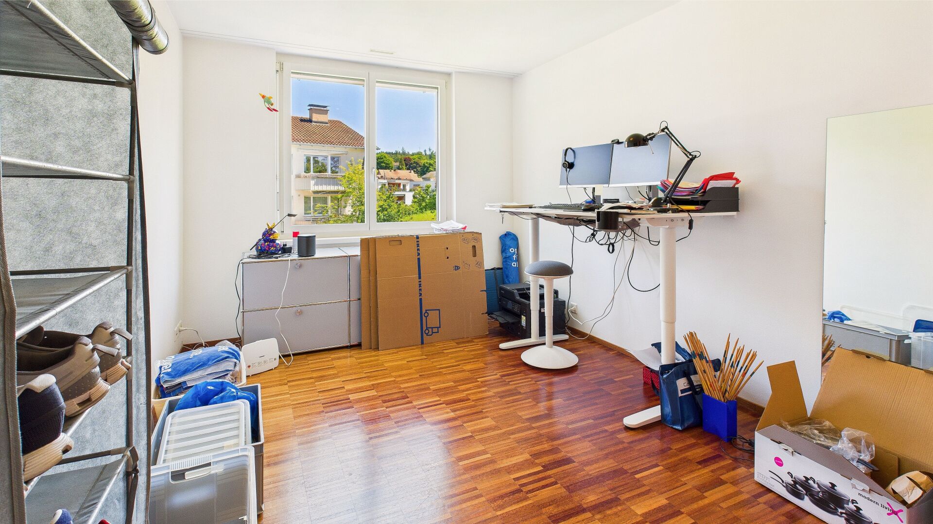 Arbeitszimmer mit Blick ins Grüne