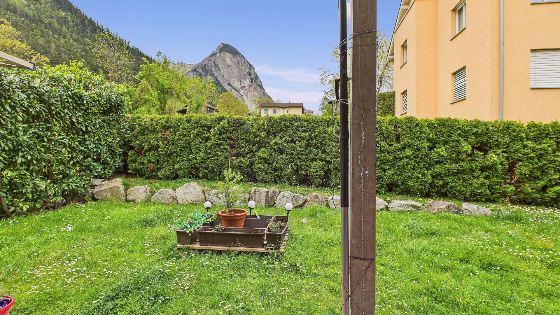 Garten mit Bergblick