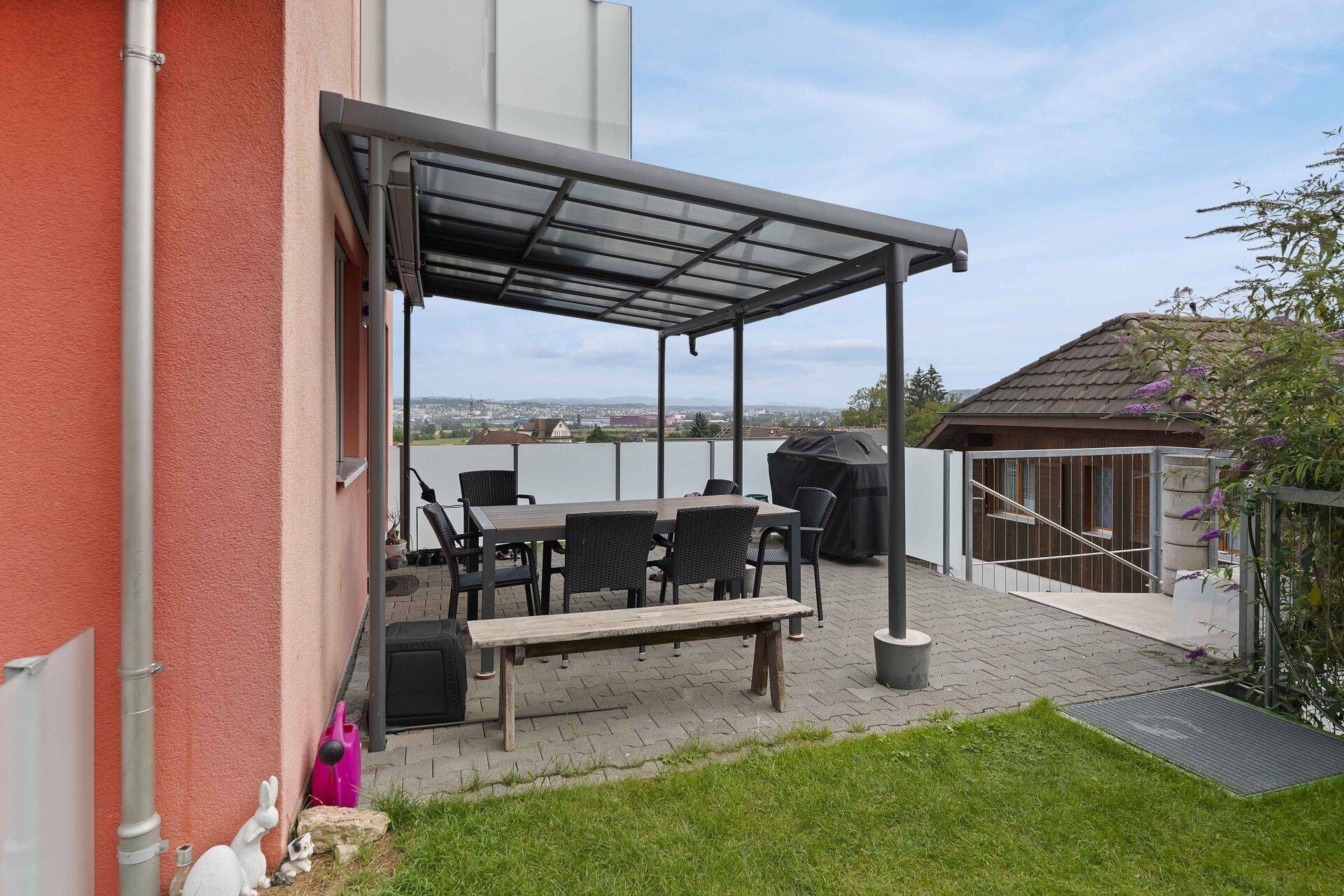 Terrasse mit Blick ins Tal