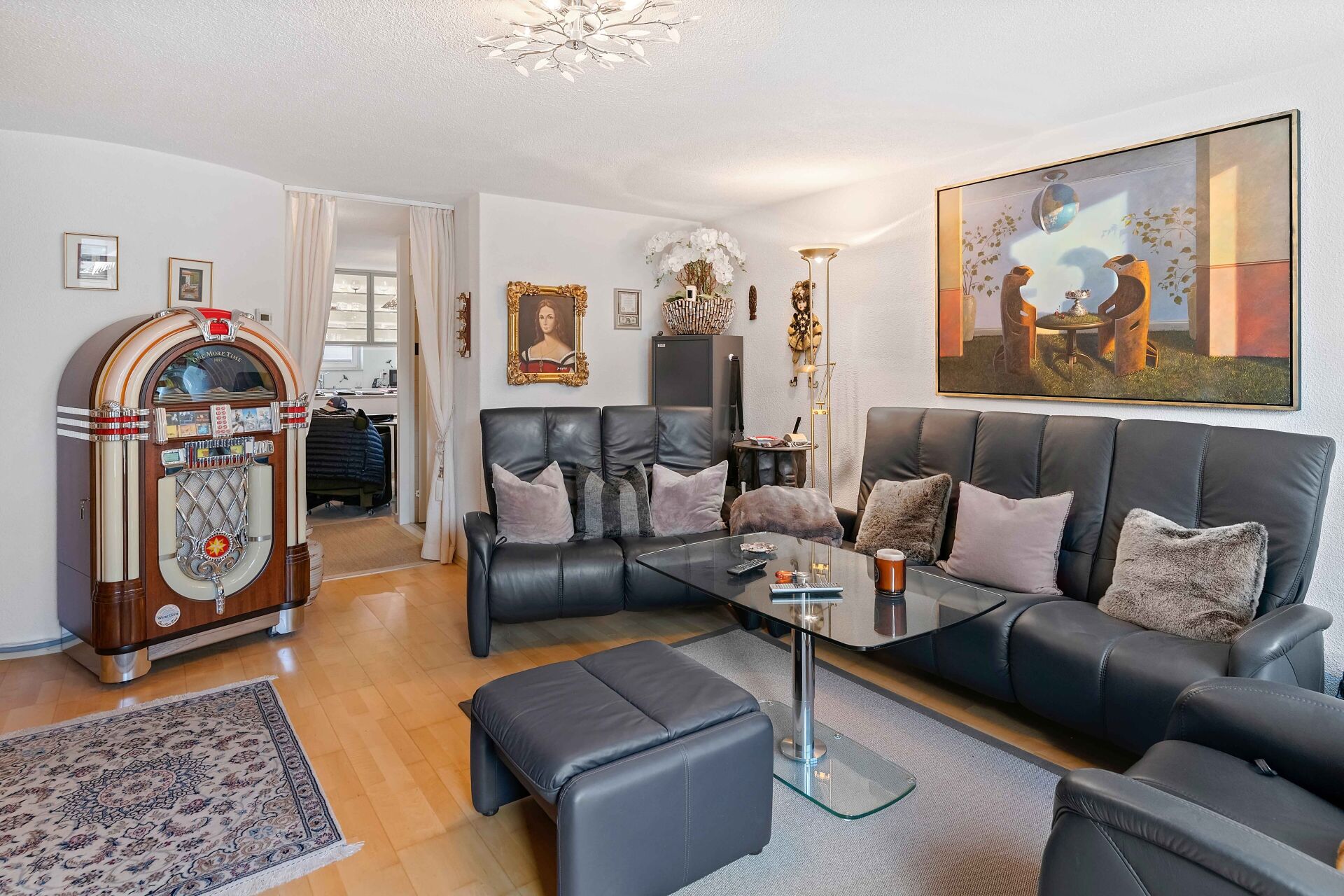 Gemütliches Wohnzimmer mit Vintage-Elementen