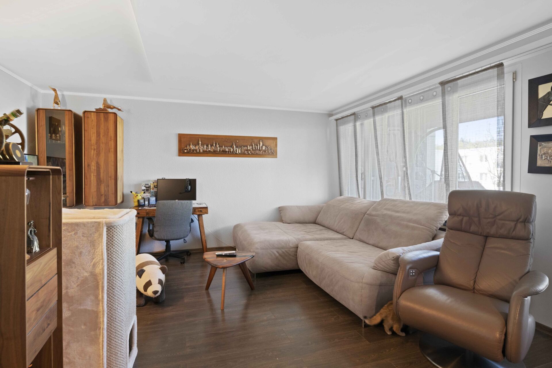 Gemütliches Wohnzimmer mit Sitzbereich