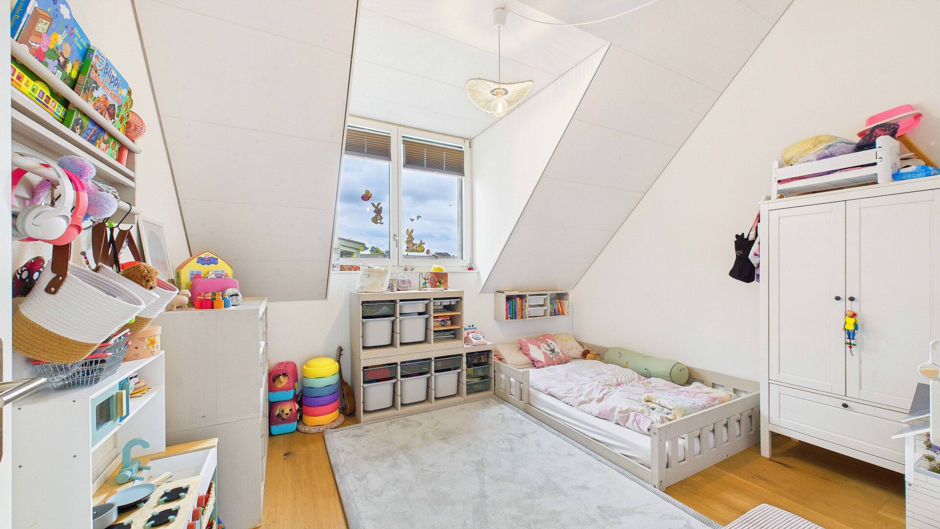 Kindzimmer mit Dachschräge