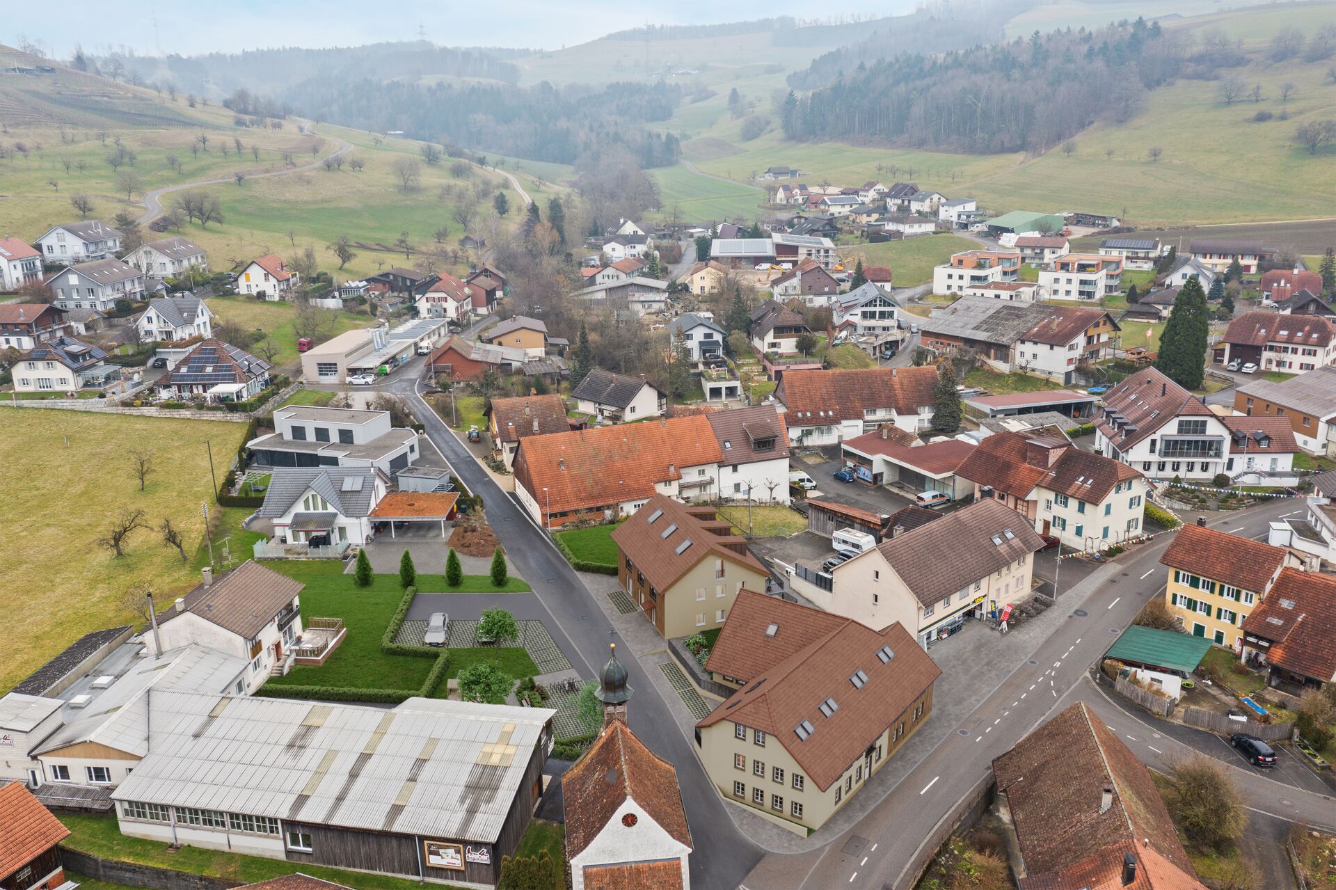 Luftaufnahme eines ländlichen Dorfes