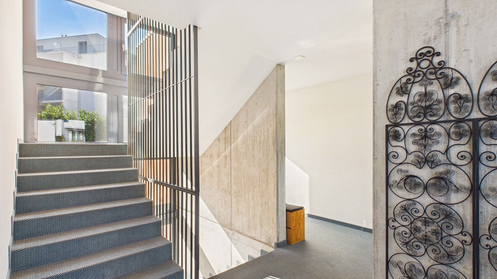 Treppenhaus mit Blick ins Freie