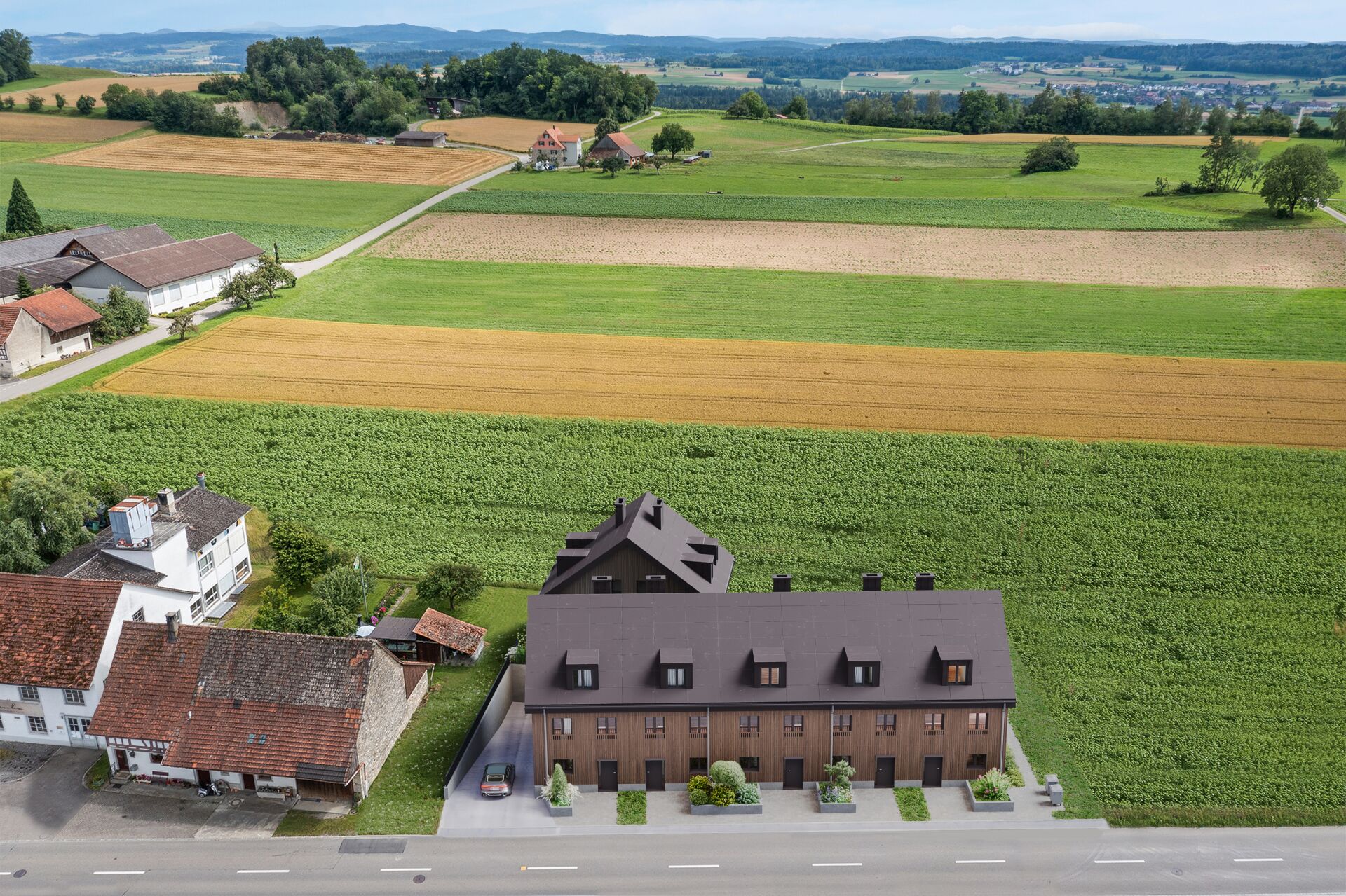 Luftaufnahme eines ländlichen Grundstücks mit modernem Gebäude