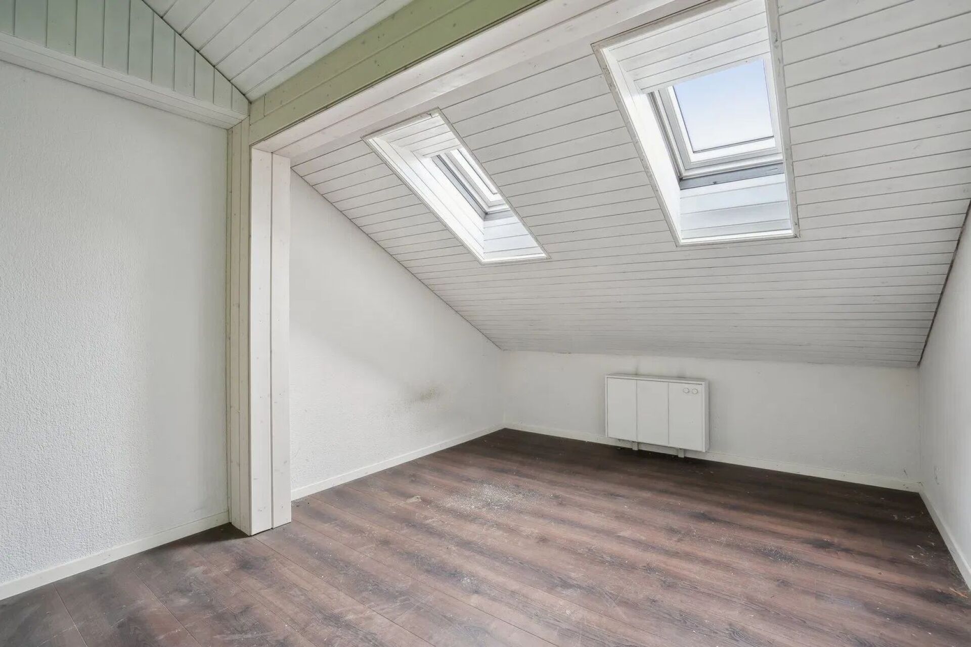 Ausgebauter Dachraum mit Dachfenstern