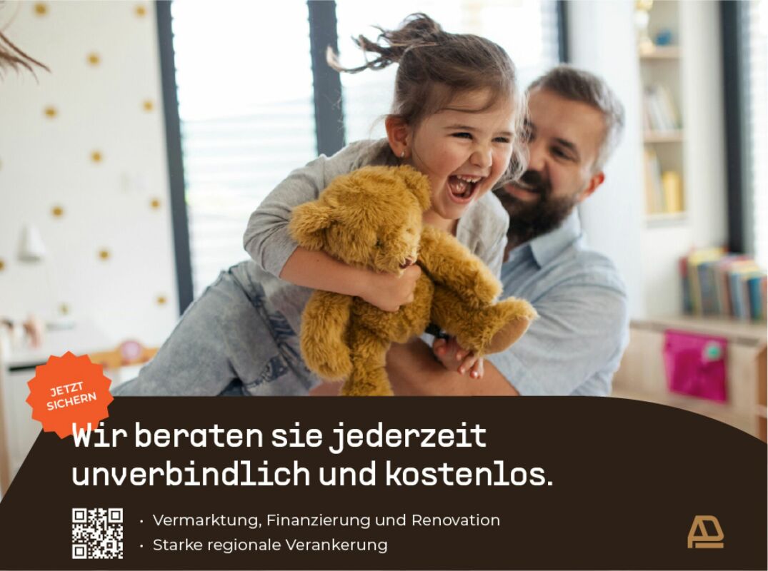 Unklarer Werbe-/Bannerinhalt mit Familie im Innenraum