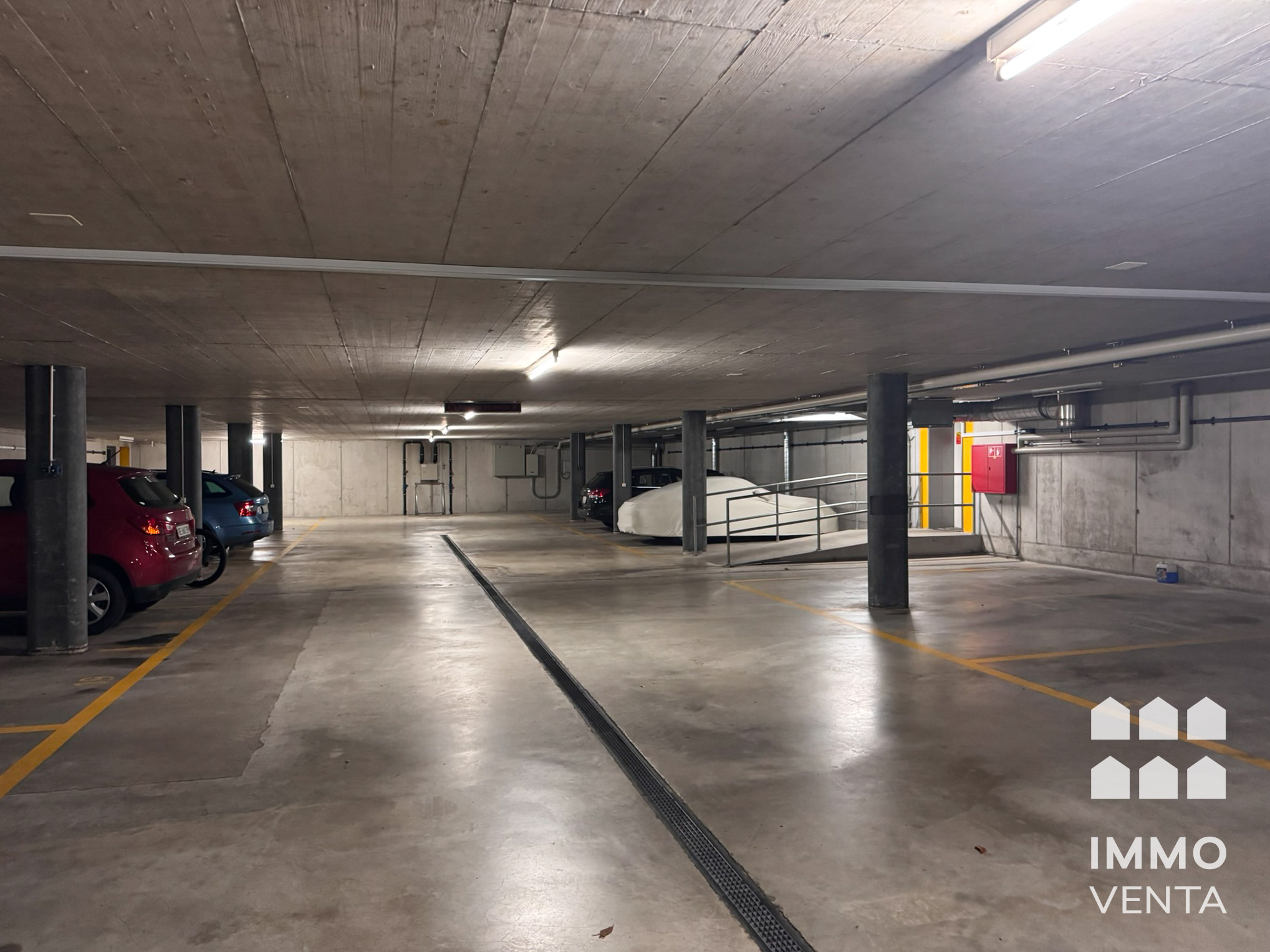 Tiefgarage mit Stellplätzen