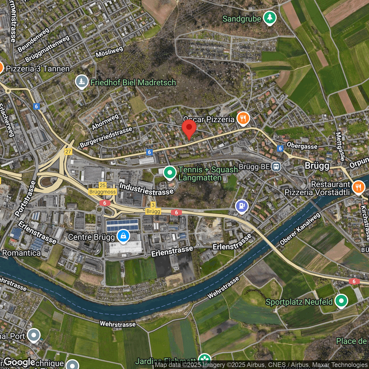 Satellitenkarte eines Stadtgebiets mit Markierung