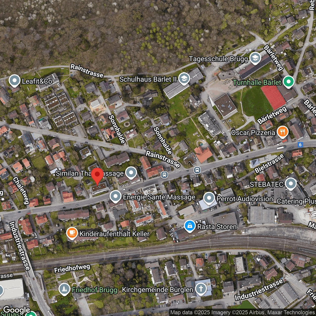 Luftbild eines Stadtquartiers mit Straßen und Gebäuden