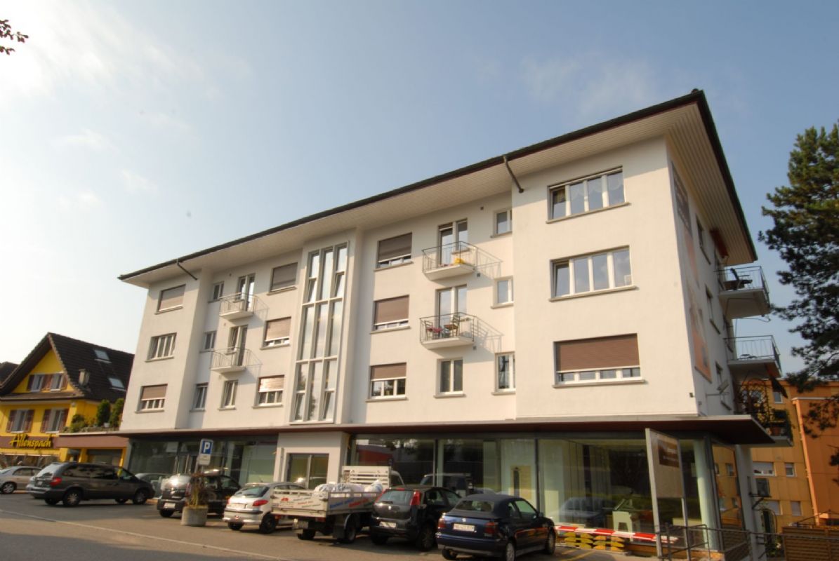 Mehrfamilienhaus mit Gewerbe im Erdgeschoss