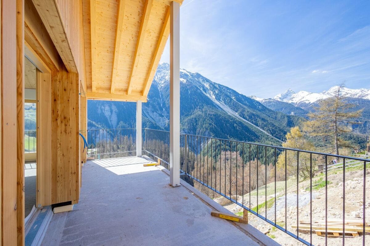 Balkon mit Bergpanorama