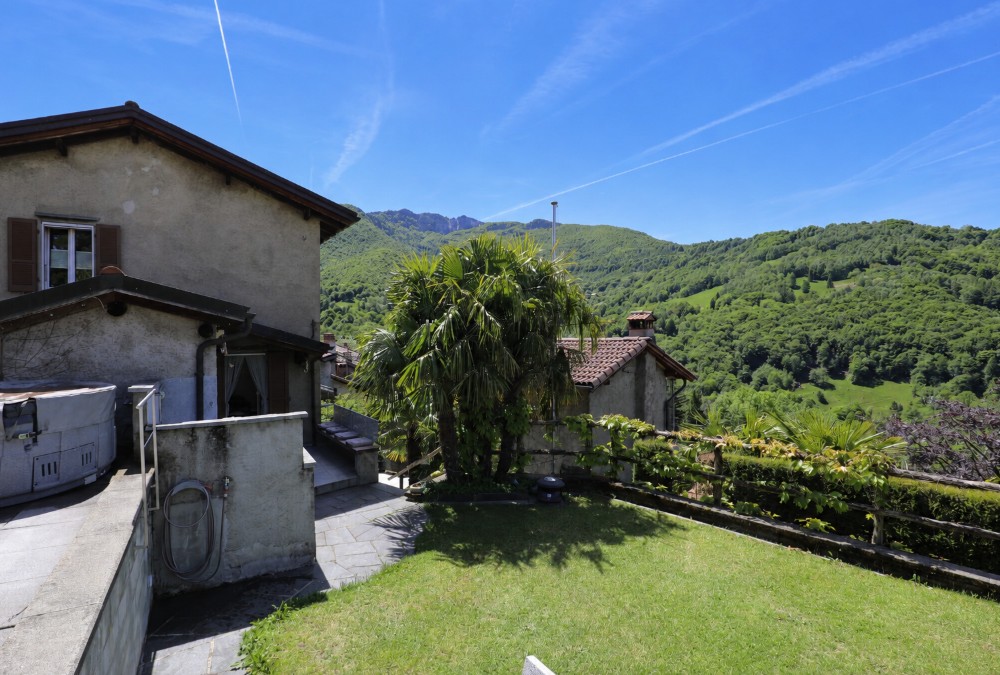 Garten mit Bergblick