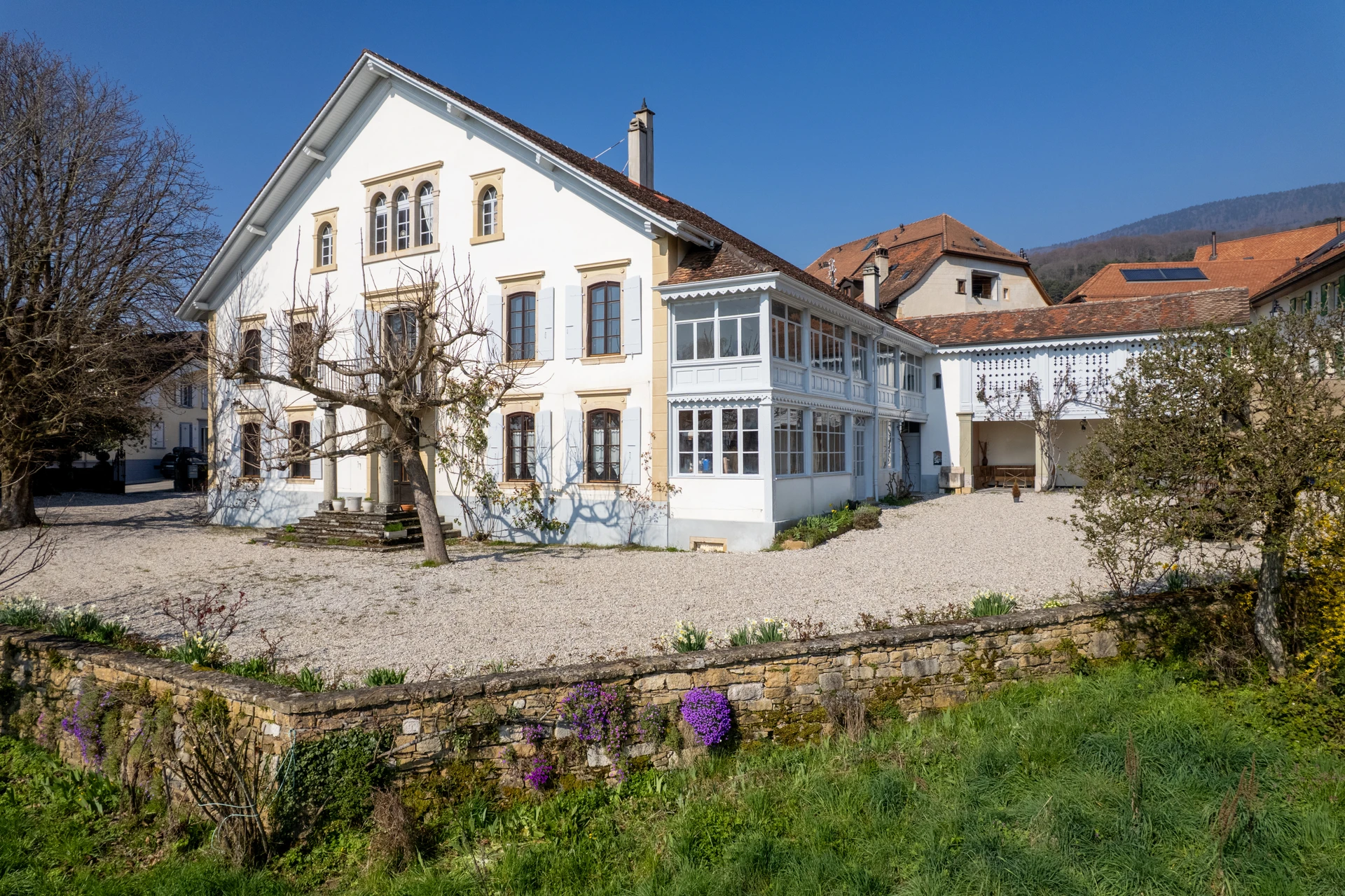 Historische Villa mit Gartenansicht