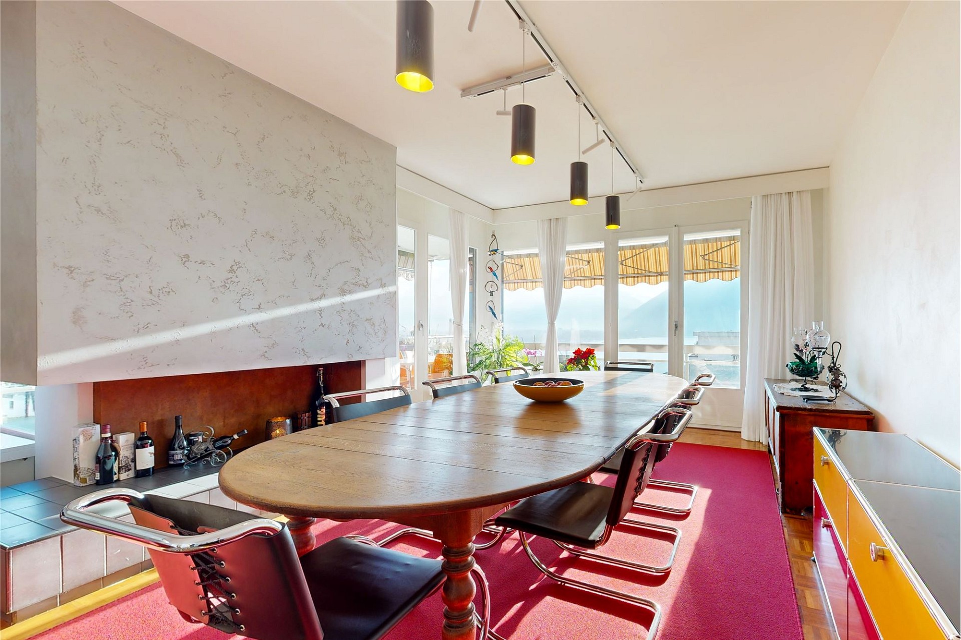 Esszimmer mit Blick nach draußen