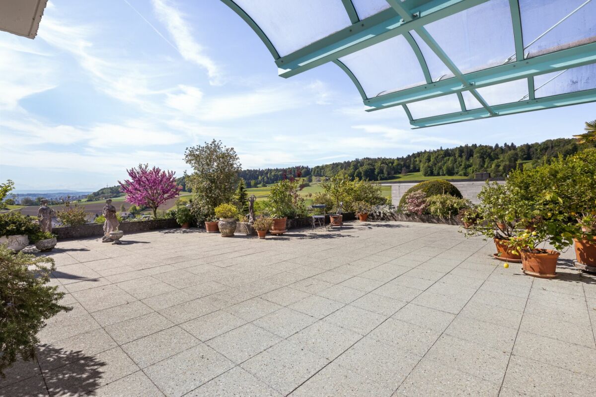 Große Terrasse mit Panoramablick