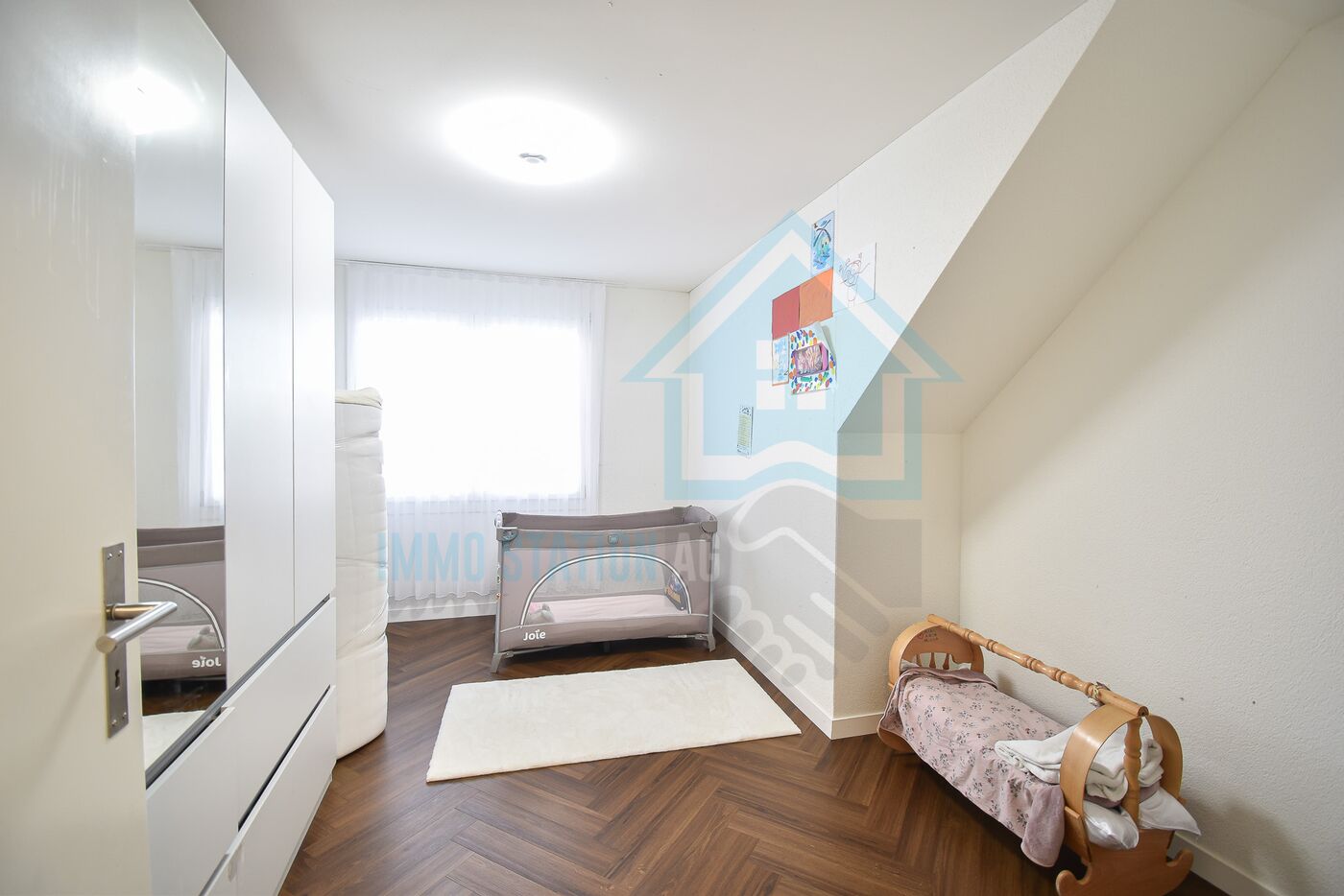Kleines Kinderzimmer im Dachgeschoss
