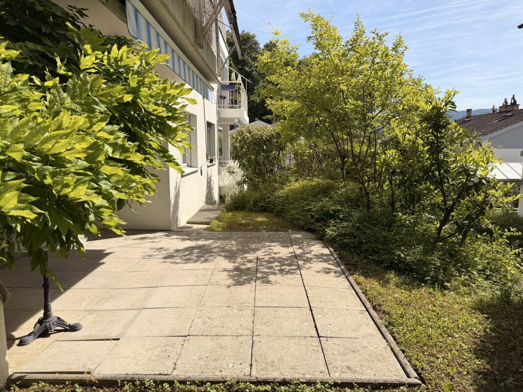 Terrasse mit Gartenblick