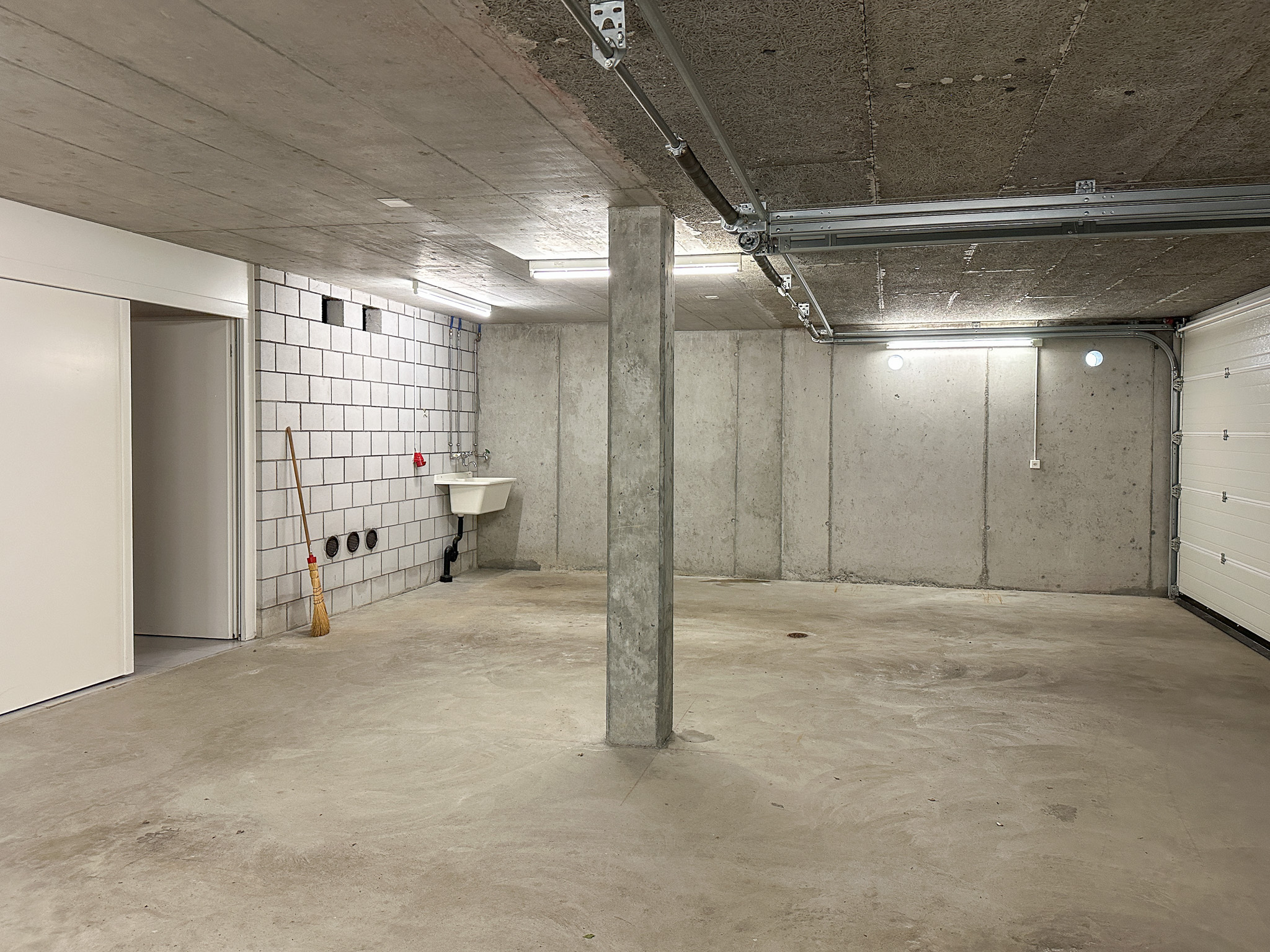 Betongarage mit Hauswirtschaftsbereich