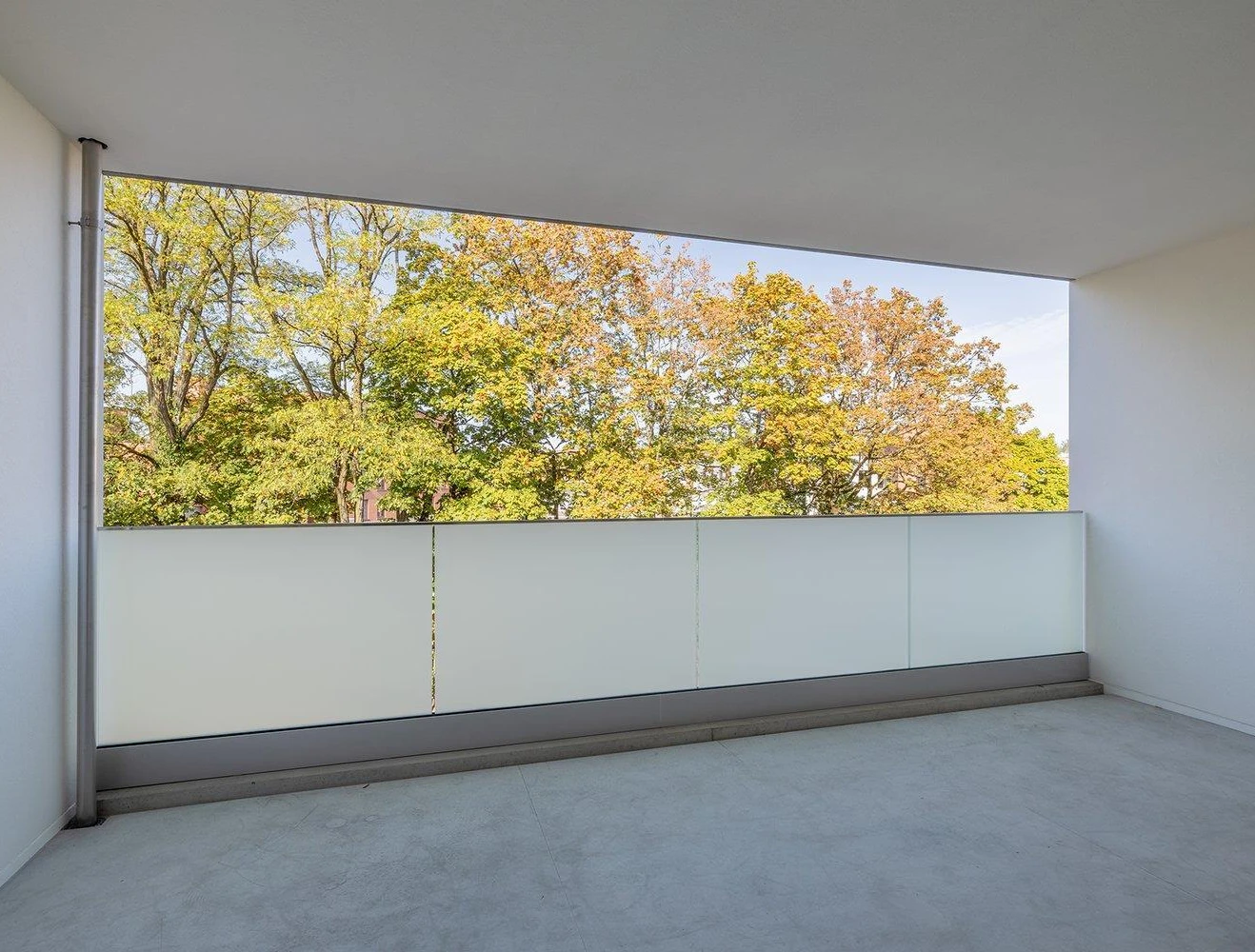 Überdachter Balkon mit Panoramablick