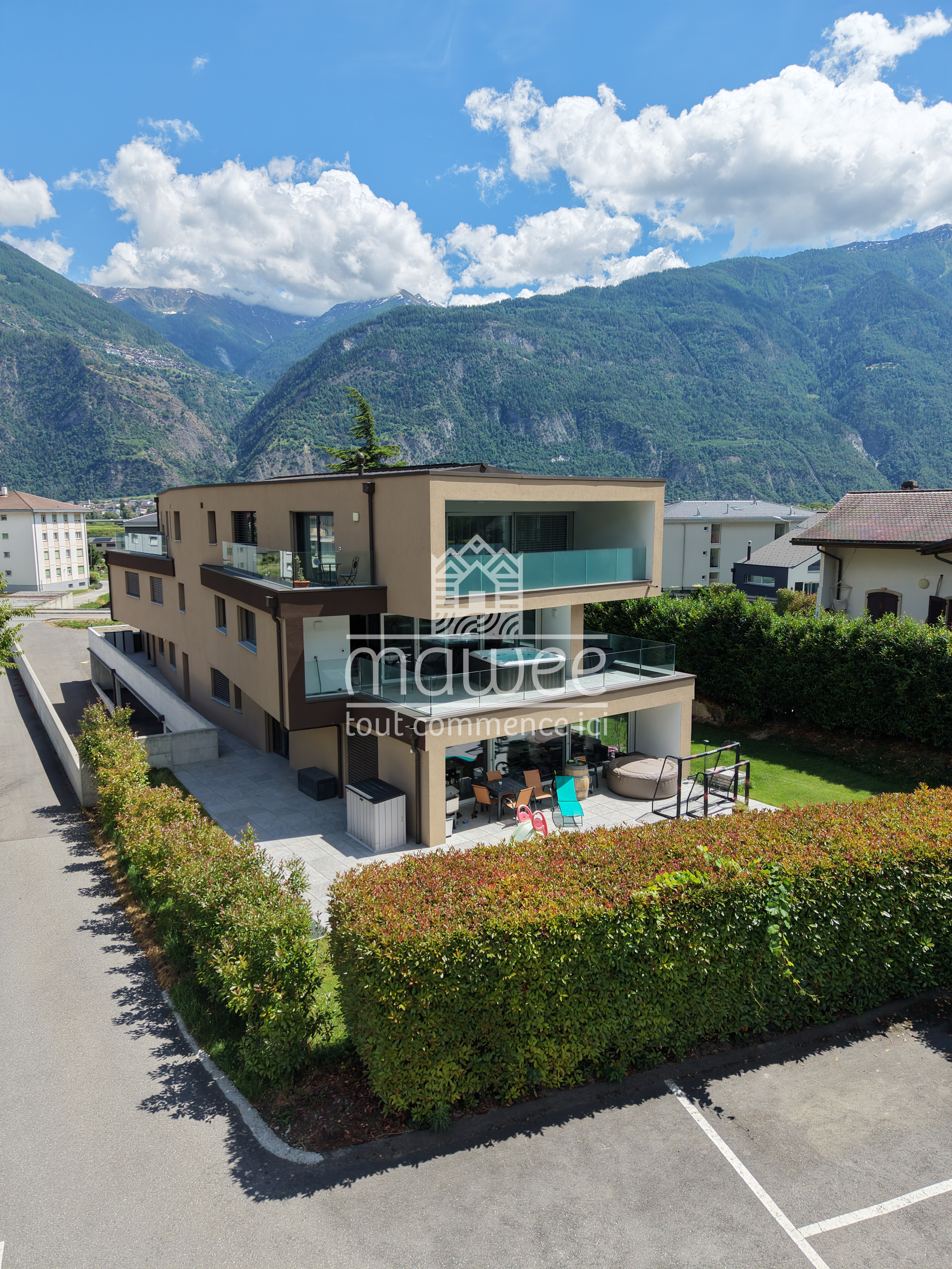Moderne Villa mit Bergpanorama