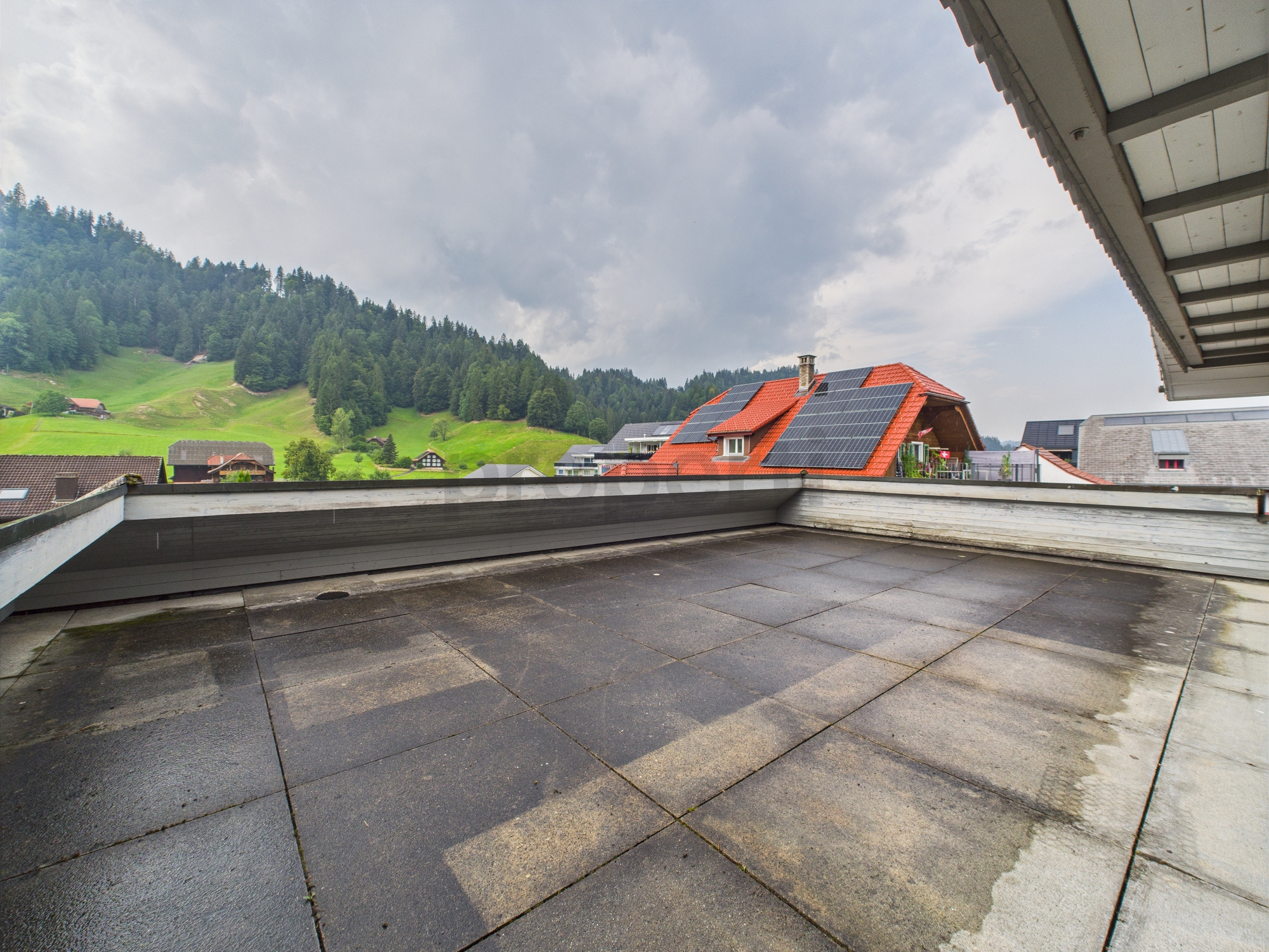 Dachterrasse mit Bergblick