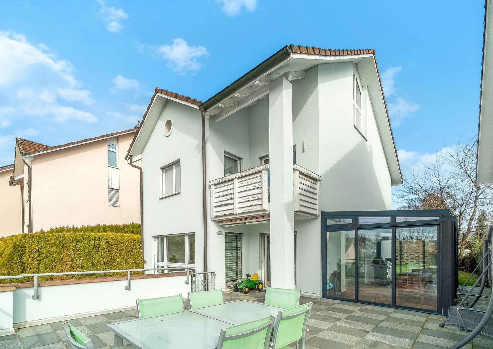 Terrasse mit Wintergartenanbau am Einfamilienhaus