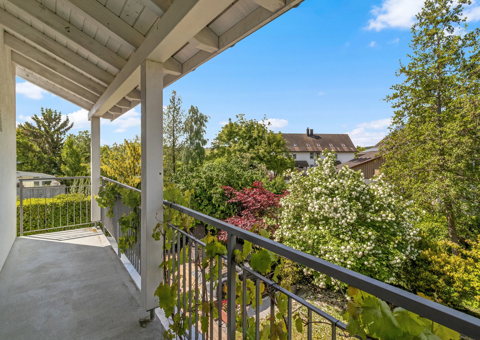 Balkon mit Blick ins Grüne