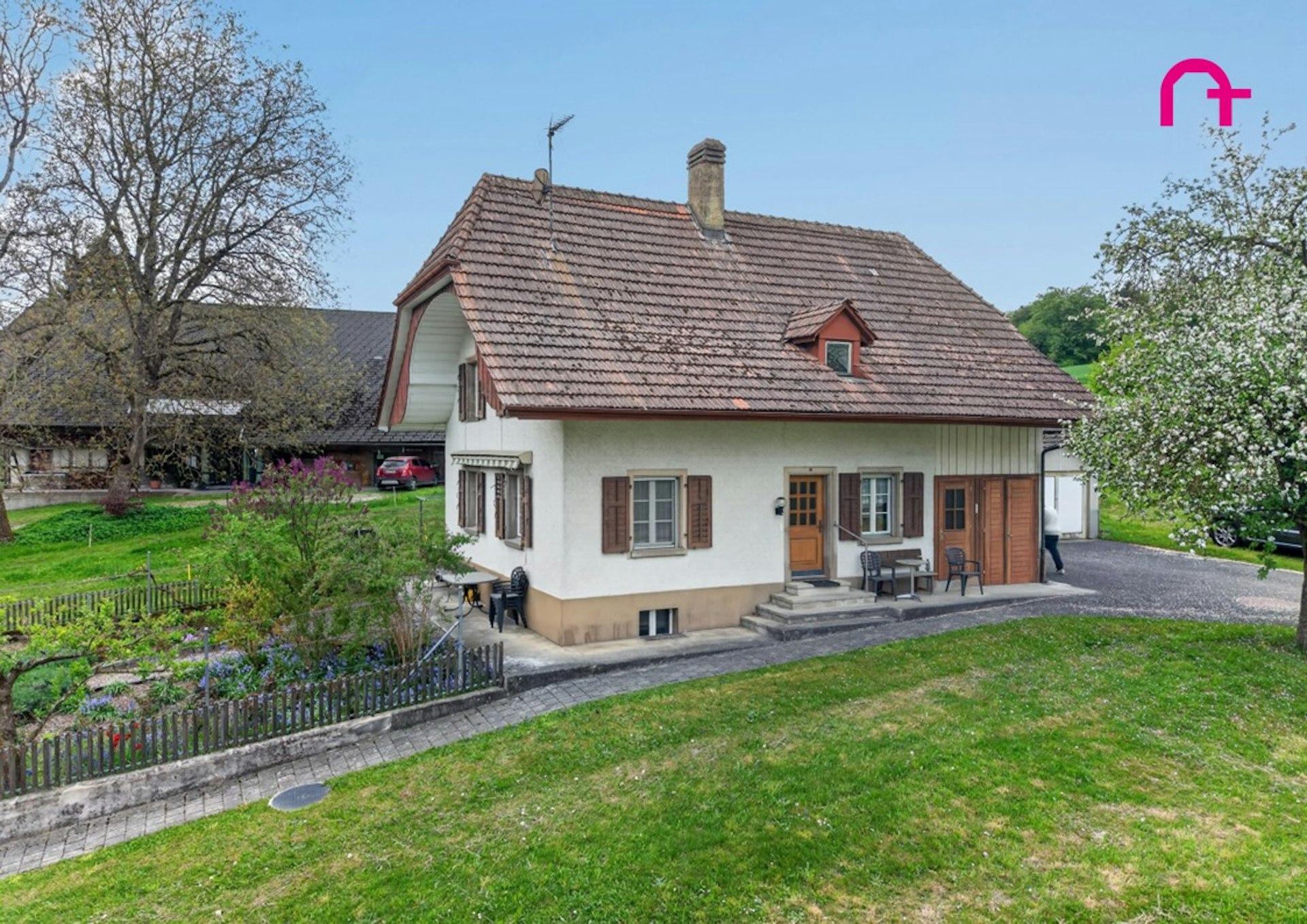 Ländliches Einfamilienhaus mit Garten