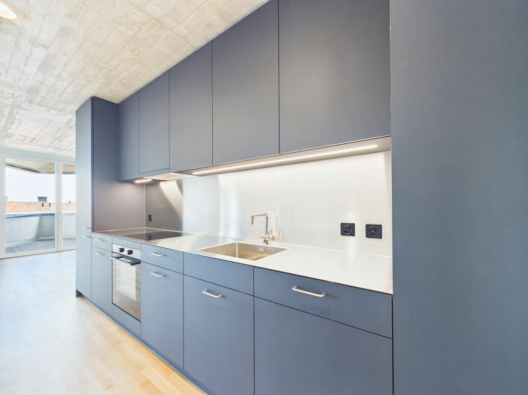 Moderne Küche mit Dachterrasse