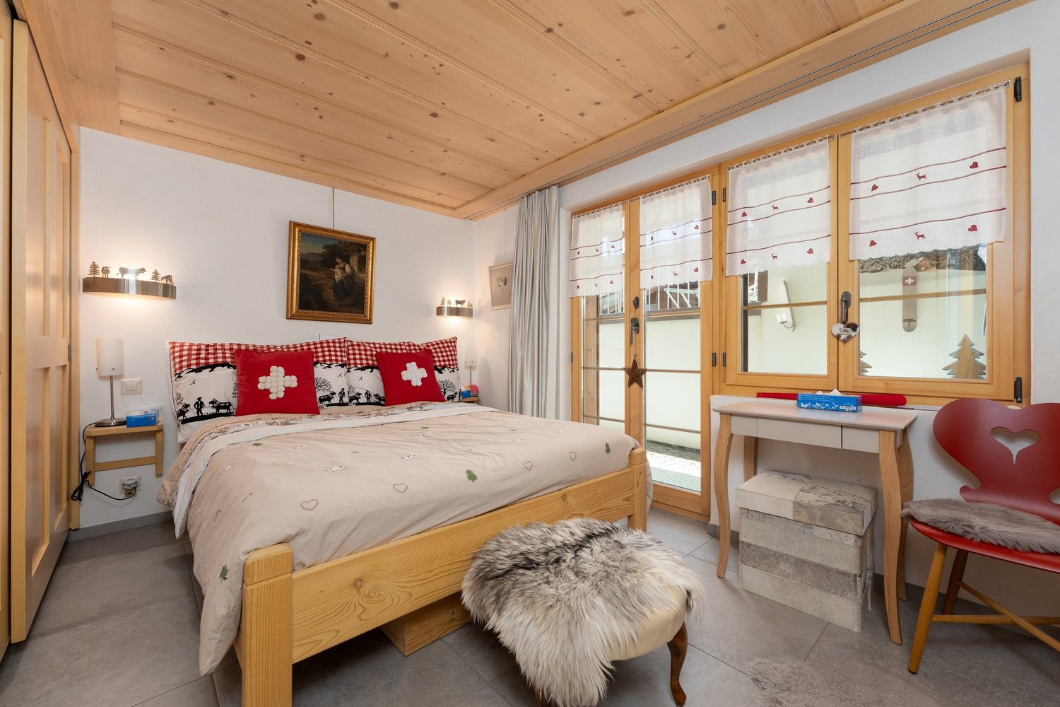 Gemütliches Schlafzimmer im alpinen Stil