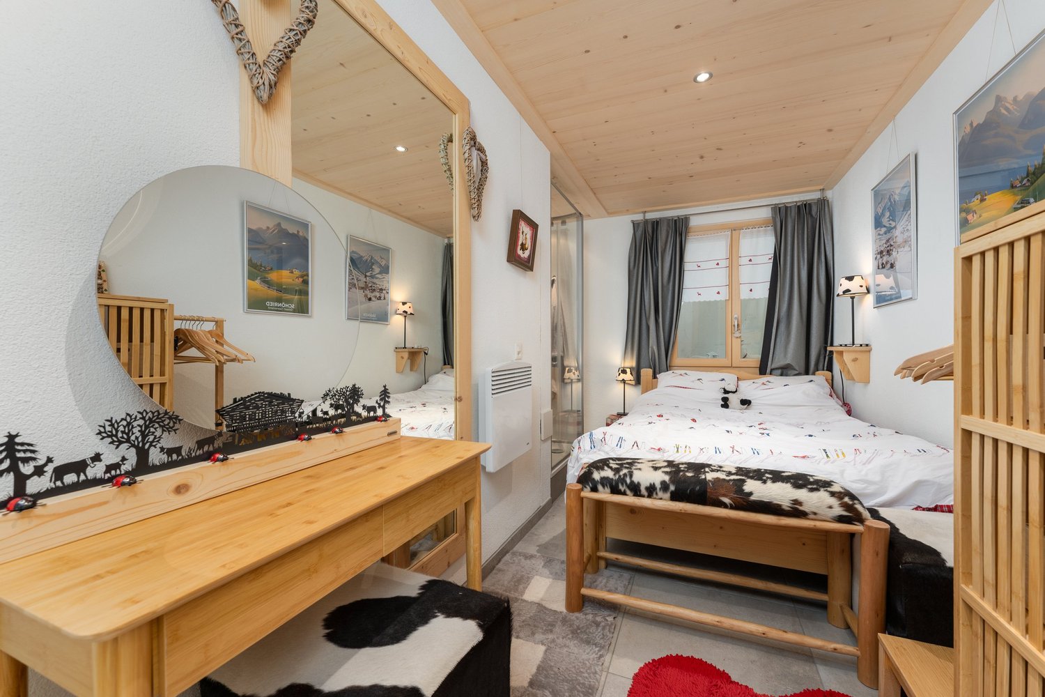 Gemütliches Schlafzimmer im alpinen Stil