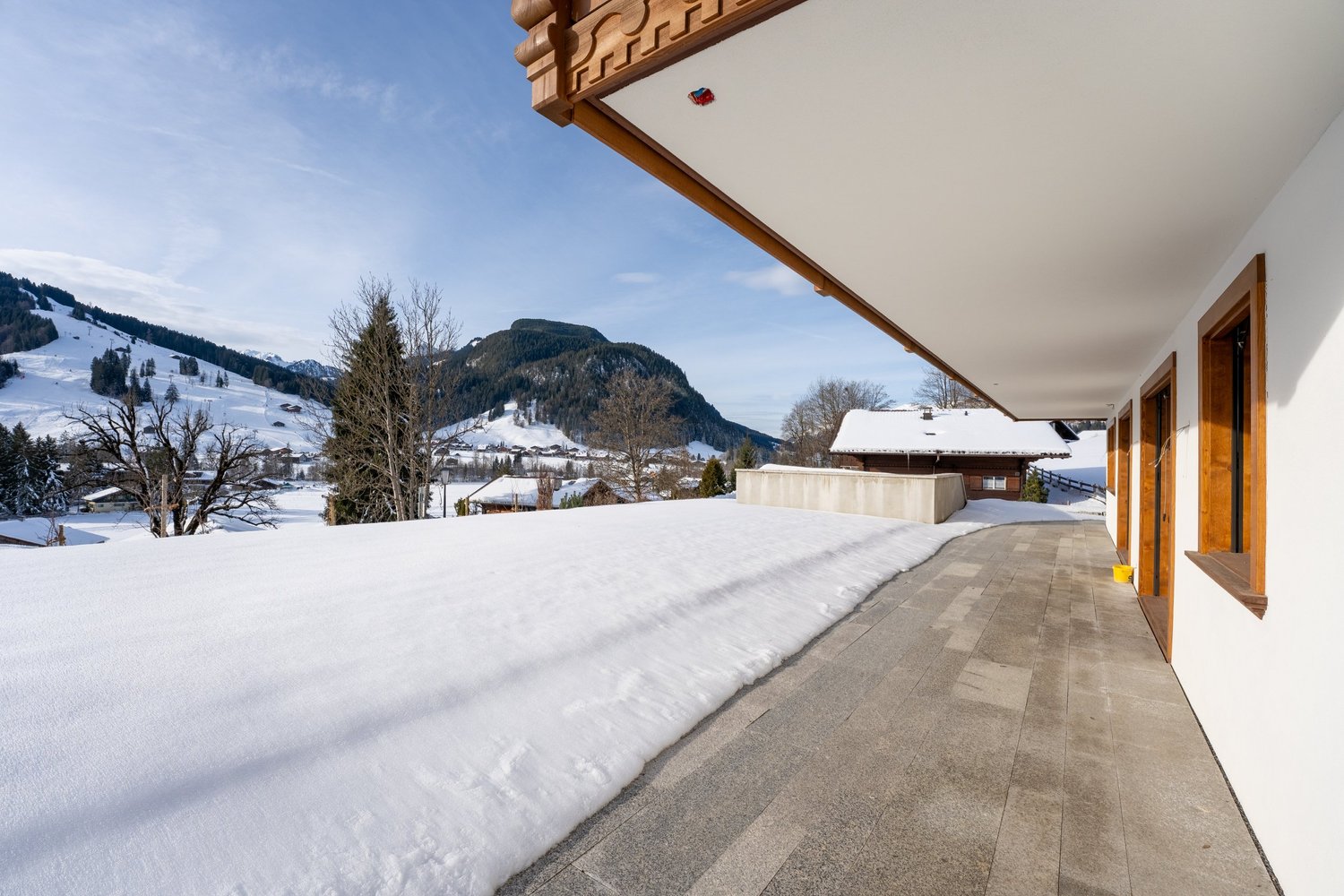 Überdachte Terrasse mit Bergblick