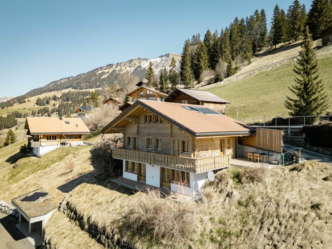 Alpen-Chalet in Hanglage