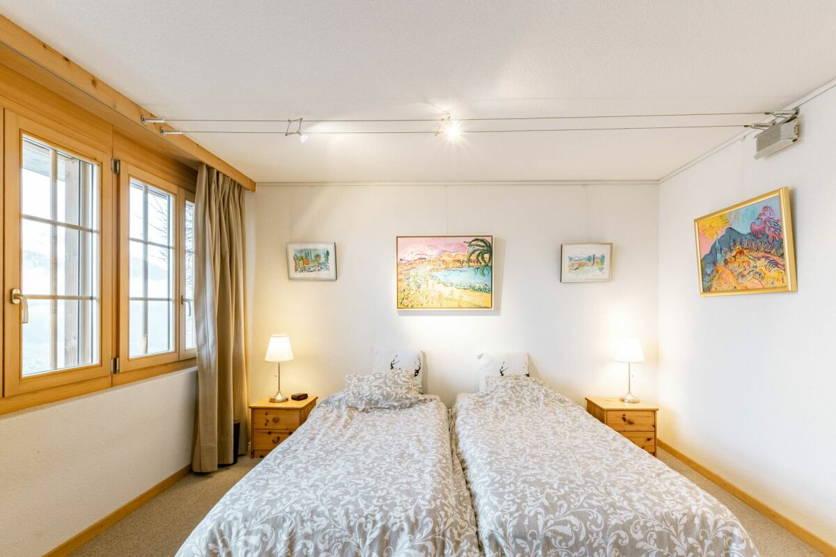 Schlafzimmer mit zwei Einzelbetten