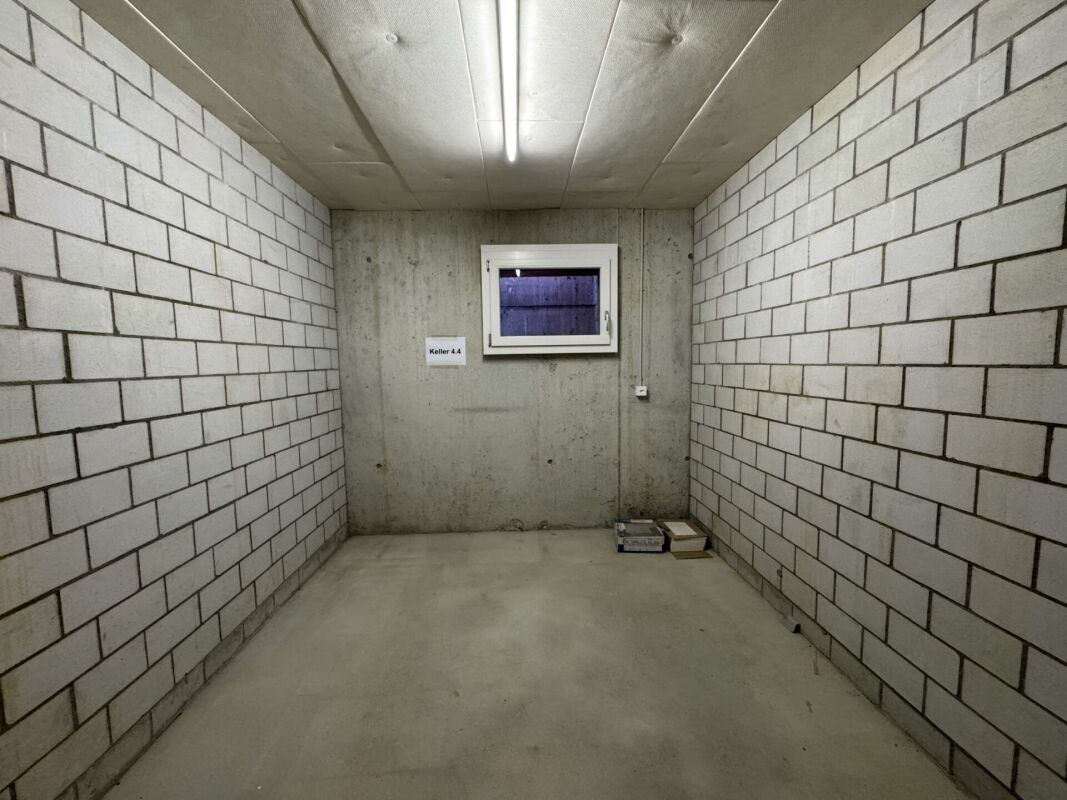 Kellerraum mit Betonwänden