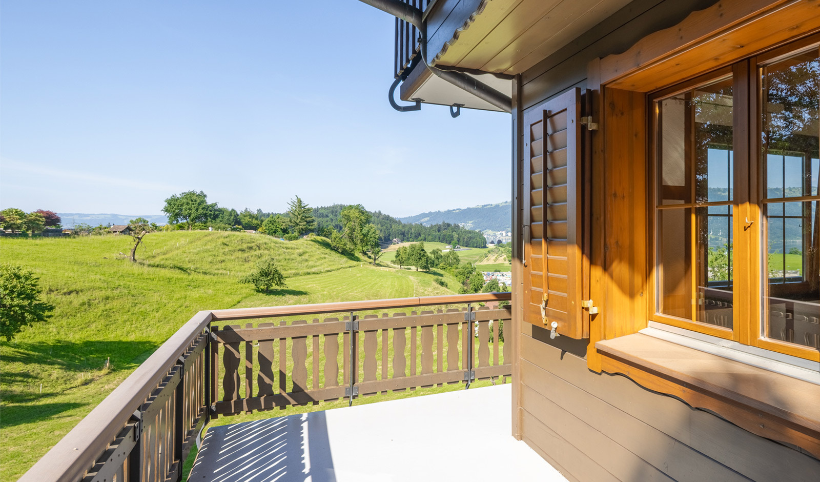 Balkon mit Alpenblick