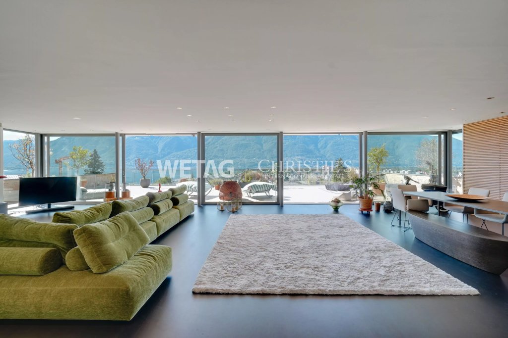 Offener Wohnbereich mit Panoramablick