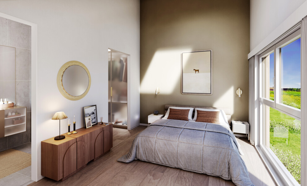 Helles Schlafzimmer mit großem Fenster und Ankleidebereich