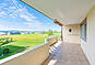 Überdachter Balkon mit Weitblick